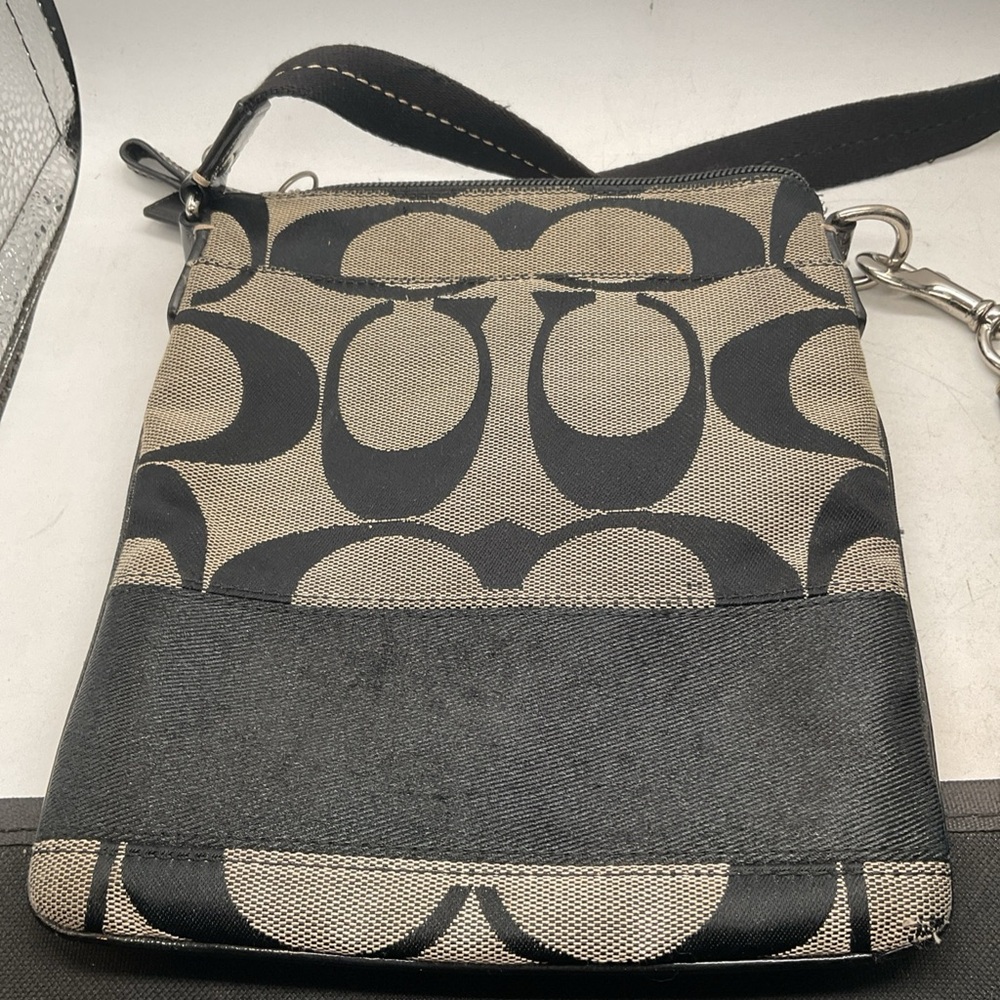 Coach Signature C - Black and Tan Designer Crossbody Shoulder Bag - Picture 2 of 7